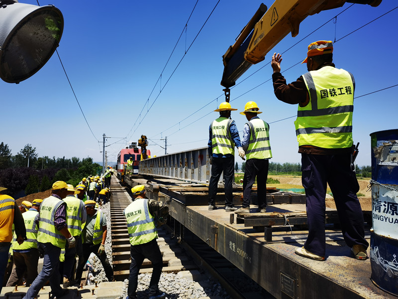 陕西国铁工程建筑有限公司施工人员