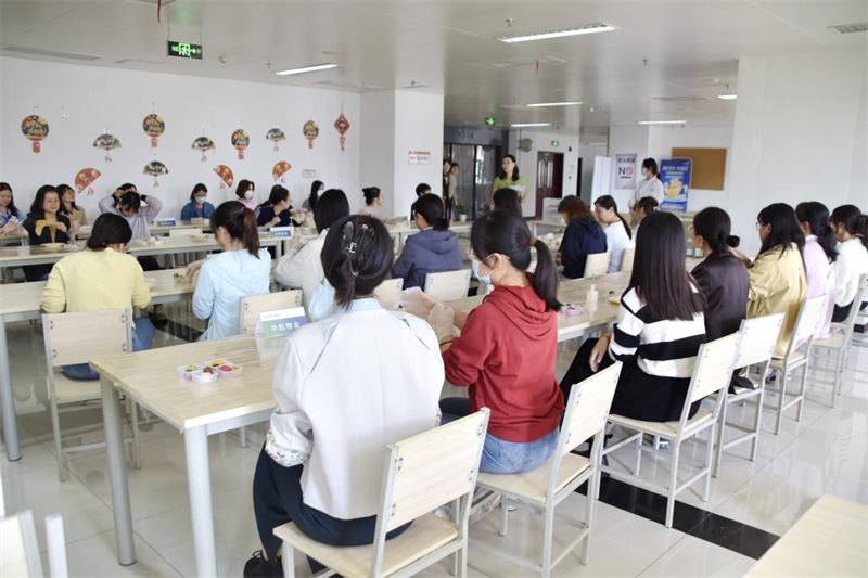 中国启源工会举办月饼DIY制作活动